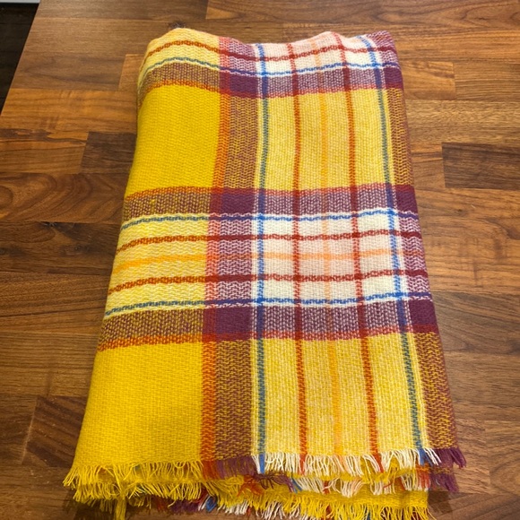 Old Navy Scarf Never Worn - Picture 2 of 3